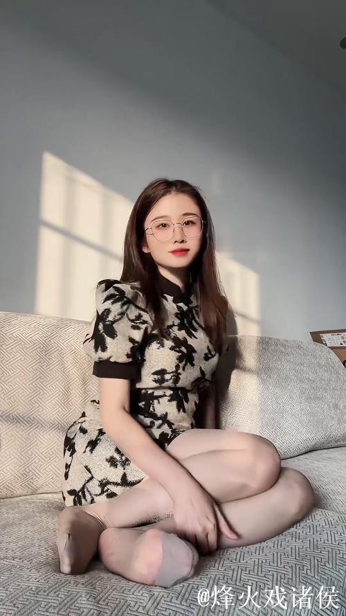 国产人妻精品系列：浪漫与温情的完美结合